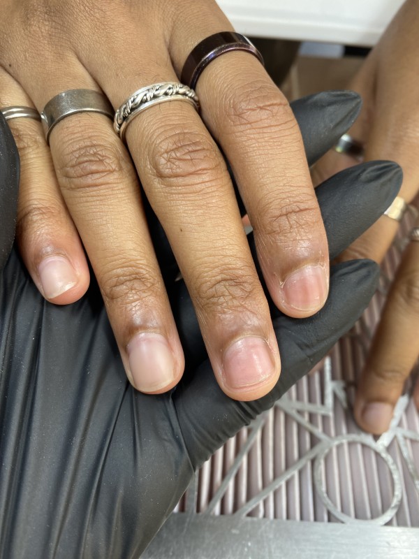 Une manucure simple pour homme, propre et soignée à Bordeaux