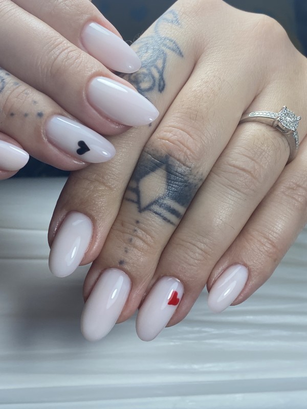 Faire un remplissage en gel avec du nail art à Bordeaux proche du centre